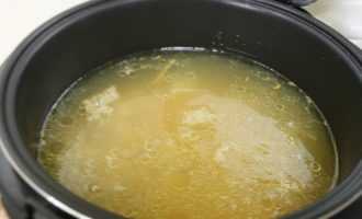 Как приготовить суп вермишелевый в мультиварке