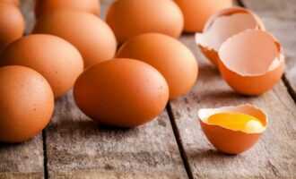 Как проверить яйца на свежесть.