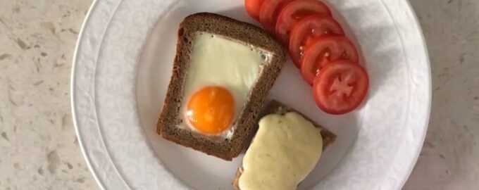 Рецепт яичницы в хлебе