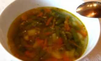 Суп с зеленой фасолью готов
