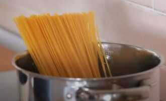 Варим спагетти